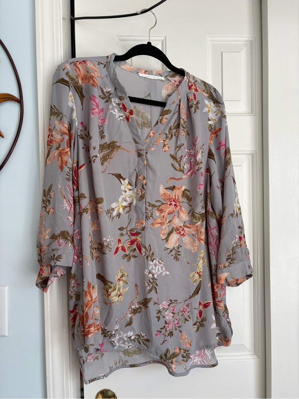 Violet & Claire Gray Floral Button-Front Tunic with Pink and Peach Blooms